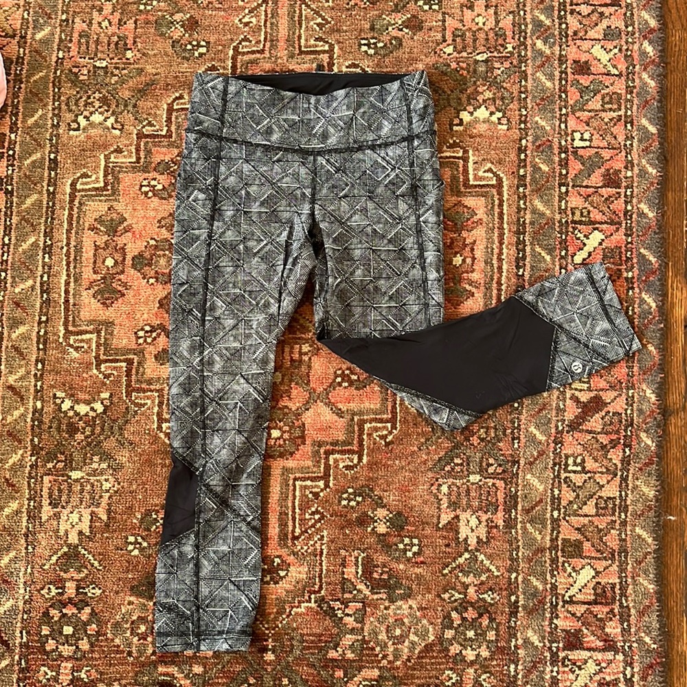 Lululemon Crop with Mesh 🖤🤍